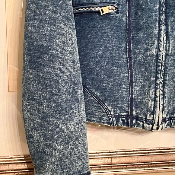 Blank NYC Tailored Denim Jacket - Picture 4 of 9